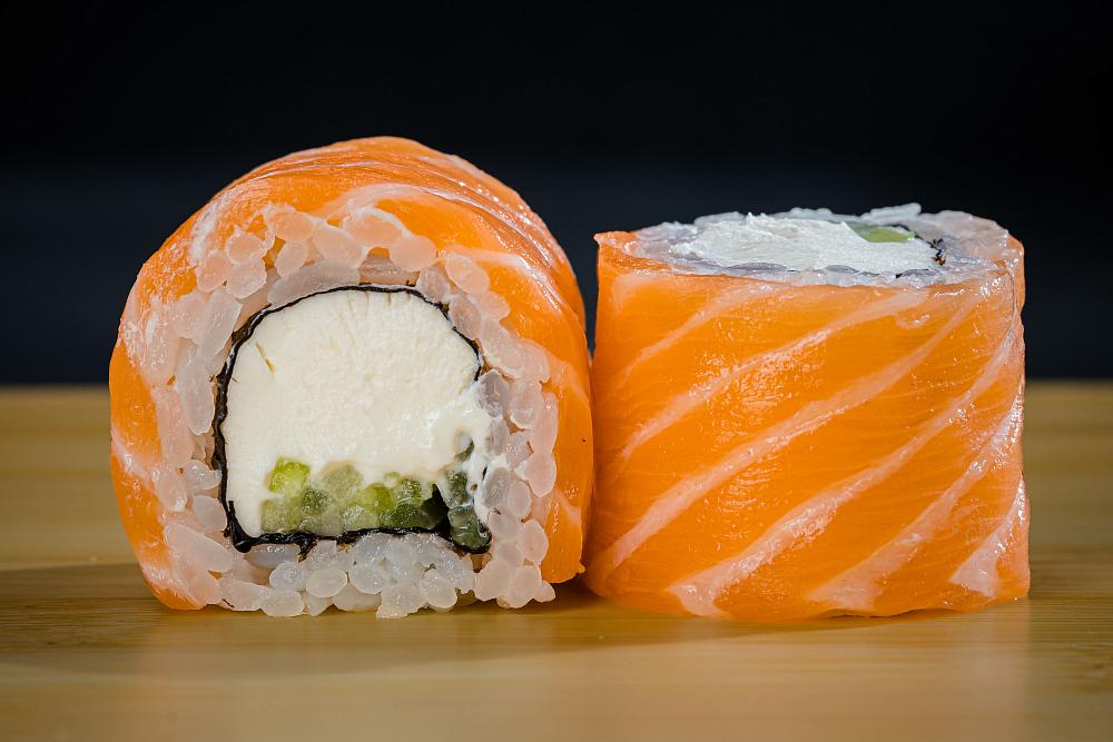 Ролл Филадельфия с огурцом