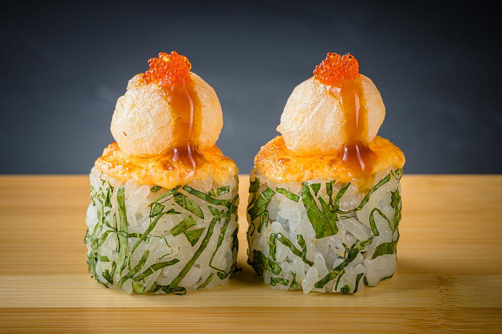 Запеченный ролл с тигровыми креветками