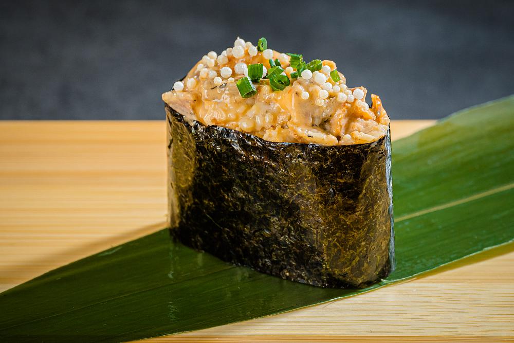 Суши Гункан спайси угорь