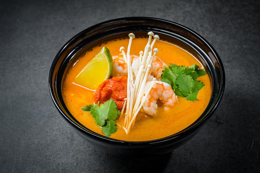 Суп Том Ям с тигровыми креветками