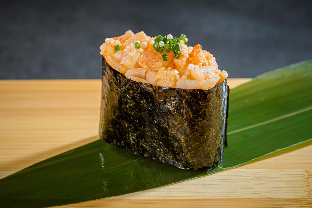 Суши Гункан спайси креветка