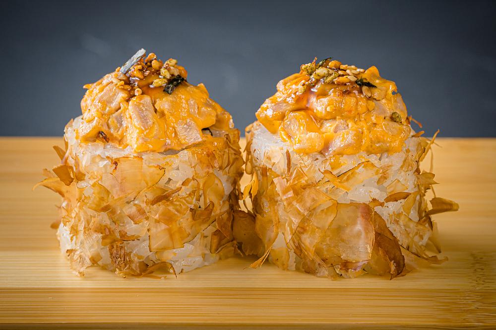 Запеченный ролл с тунцом